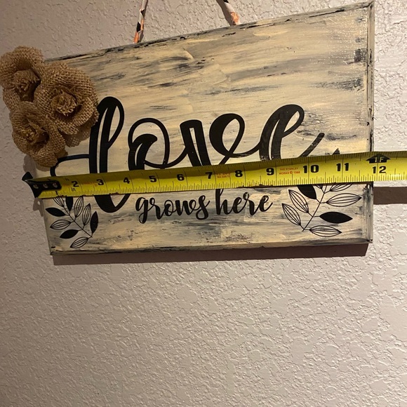 Love grows here rustic handmade sign - Picture 3 of 7